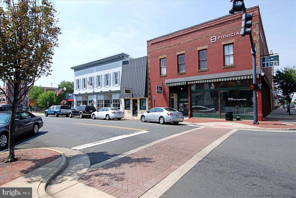 9251 Lee Ave, Manassas, VA 20110